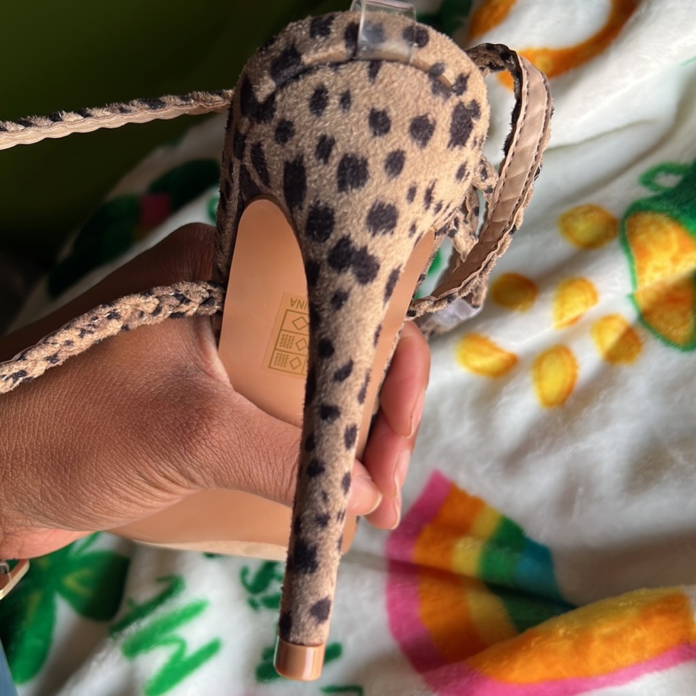 Heels - Picture 4 of 4